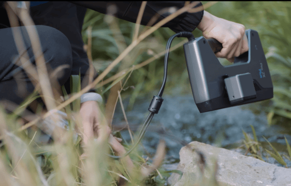 3D scanning the riverbed with the EinScan 3D scanner