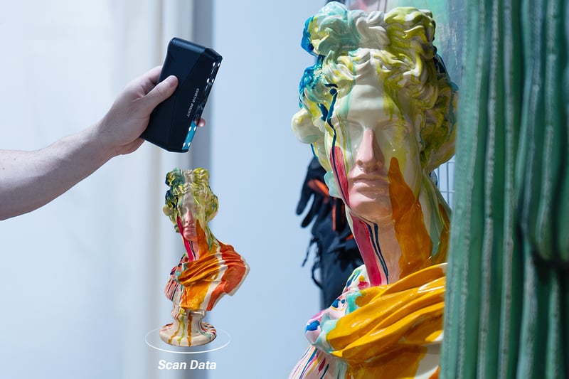 Built-in 5MP color camera