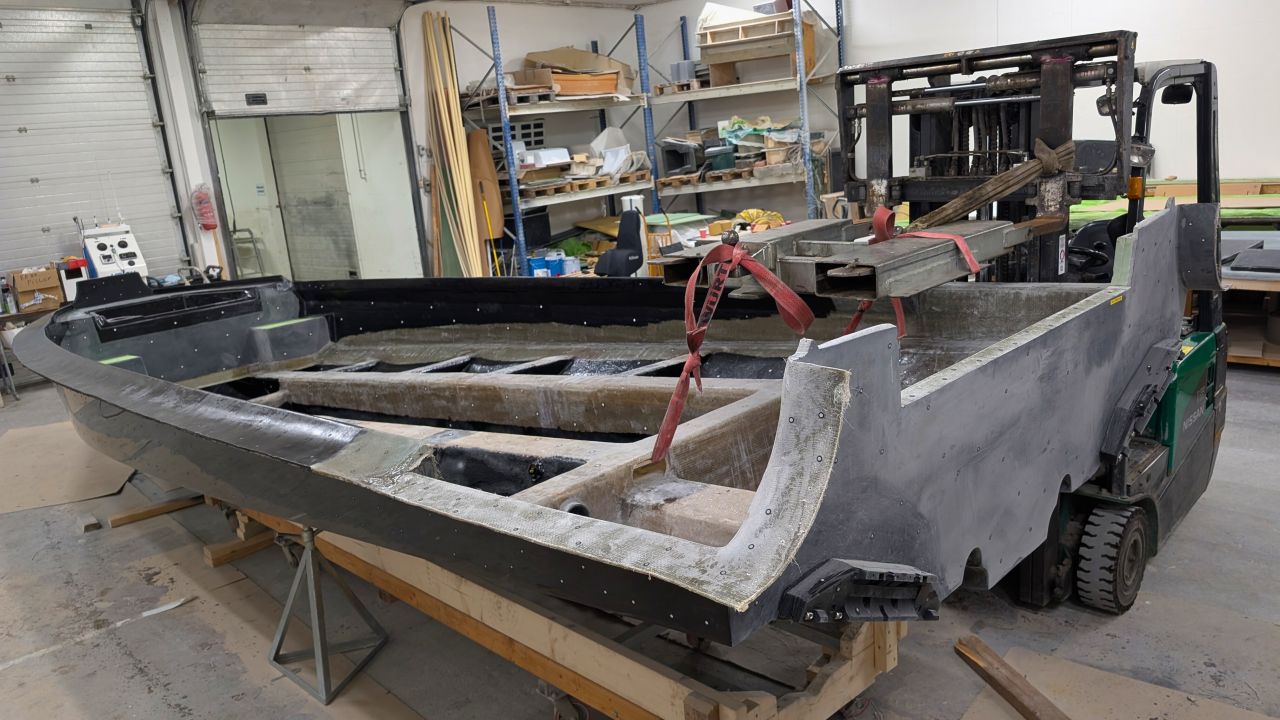 8-meter rigid inflatable boat hull