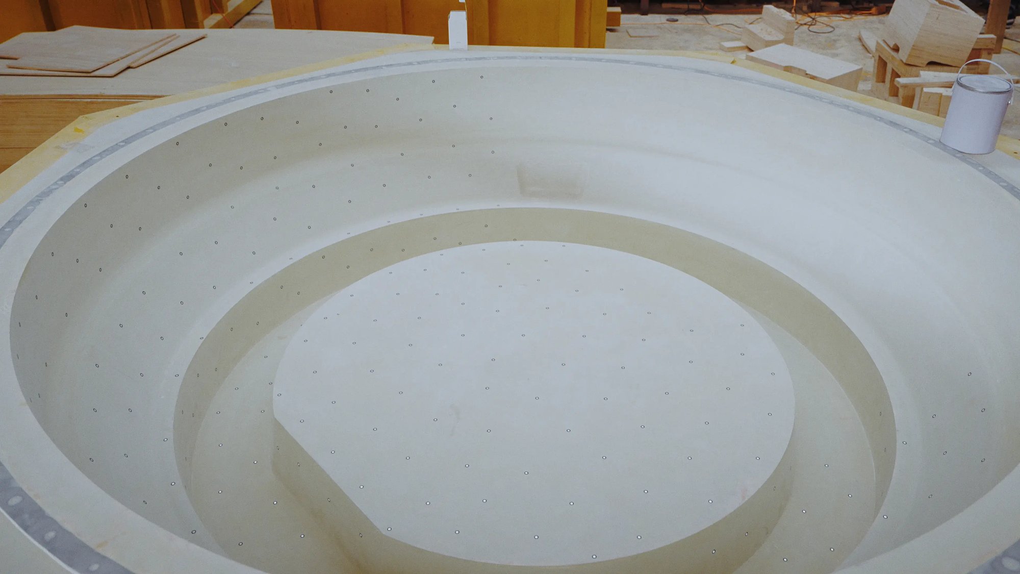 A 1.5 m wooden mold A 1.5 m wooden mold