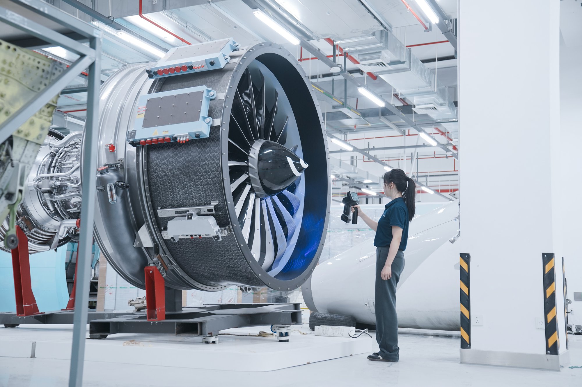 Aircraft maintenance hangar (20)