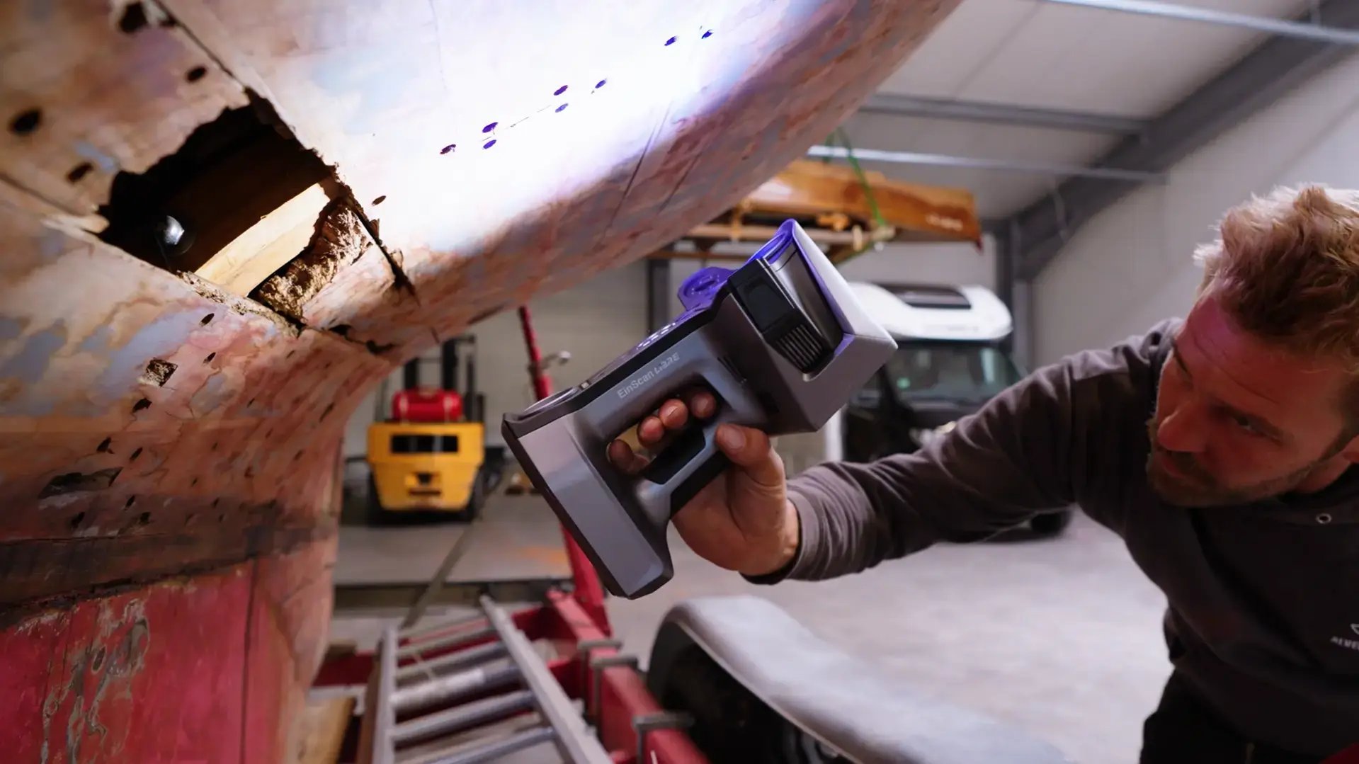 EinScan Libre capturing data of the damaged section of the hull