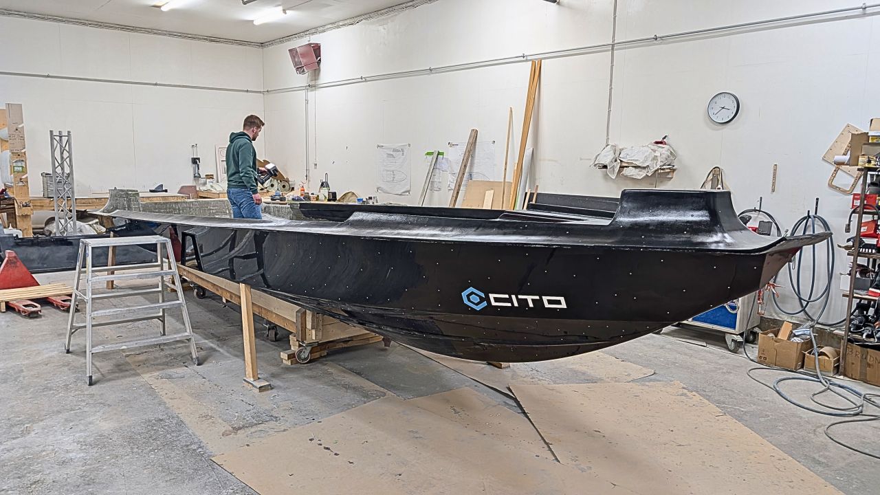 EinScan Libre is ideal for efficiently capturing the overall shape of the 8-meter hull (2)