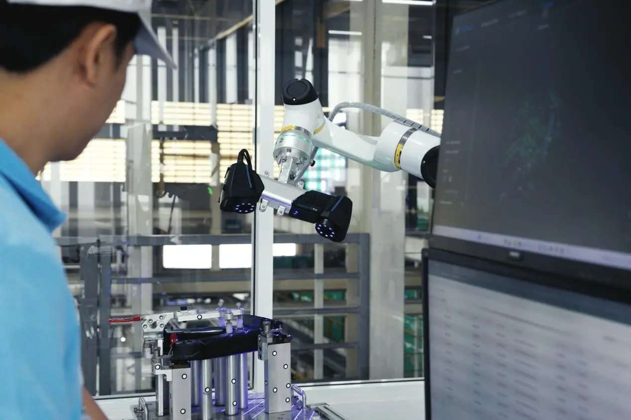 SHINING 3Ds handheld 3D scanner and robotic arm are integrated for automated data capture