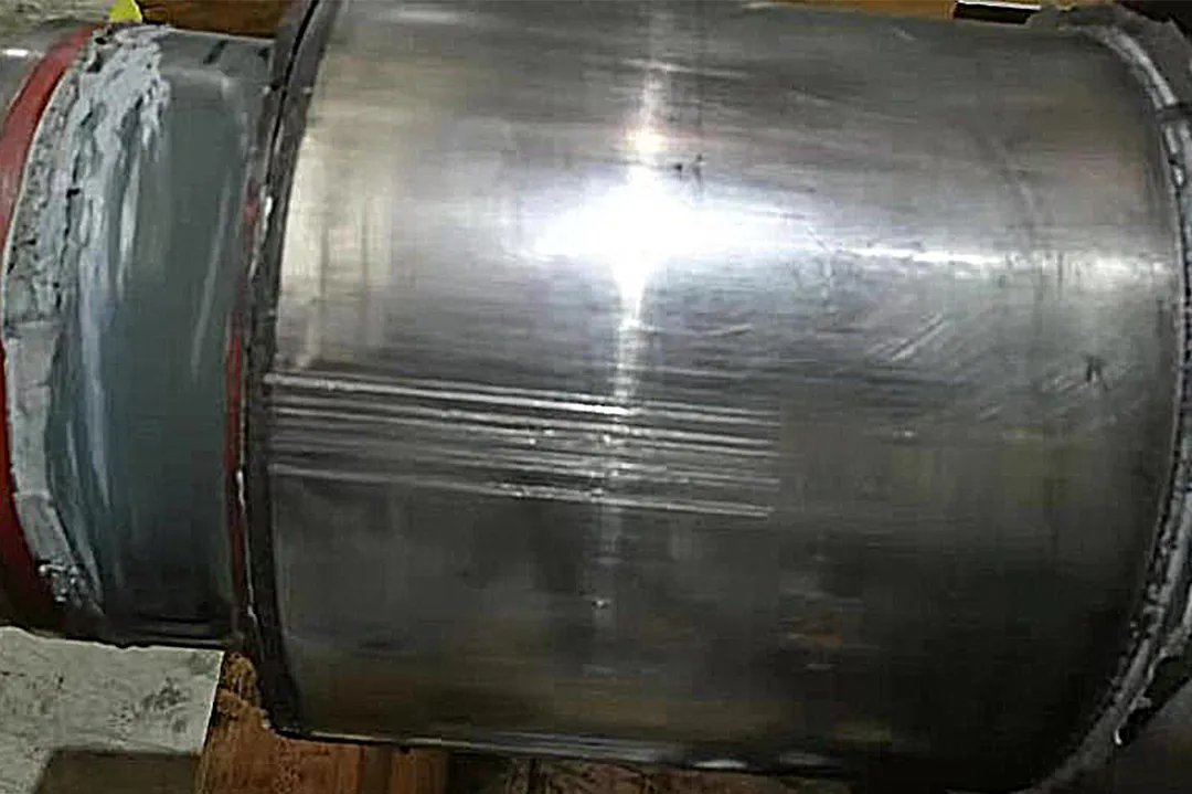 OptimScan Series capturing and measuring surface scratches on railway axle for high-precision quality inspection