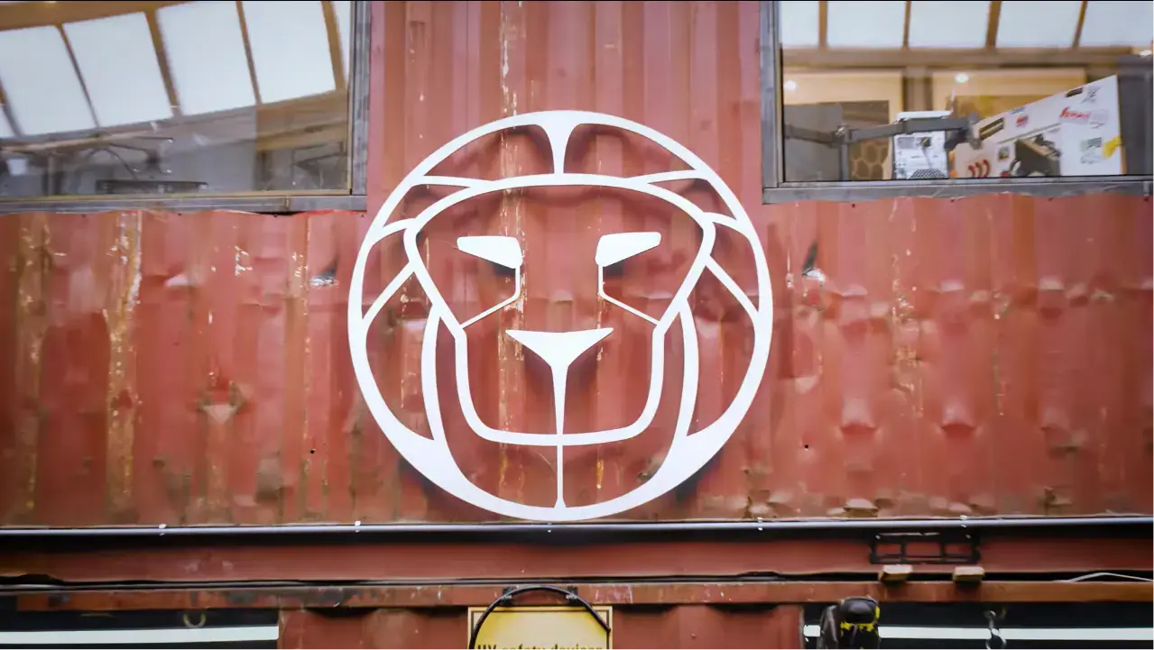 The Landrovers logo