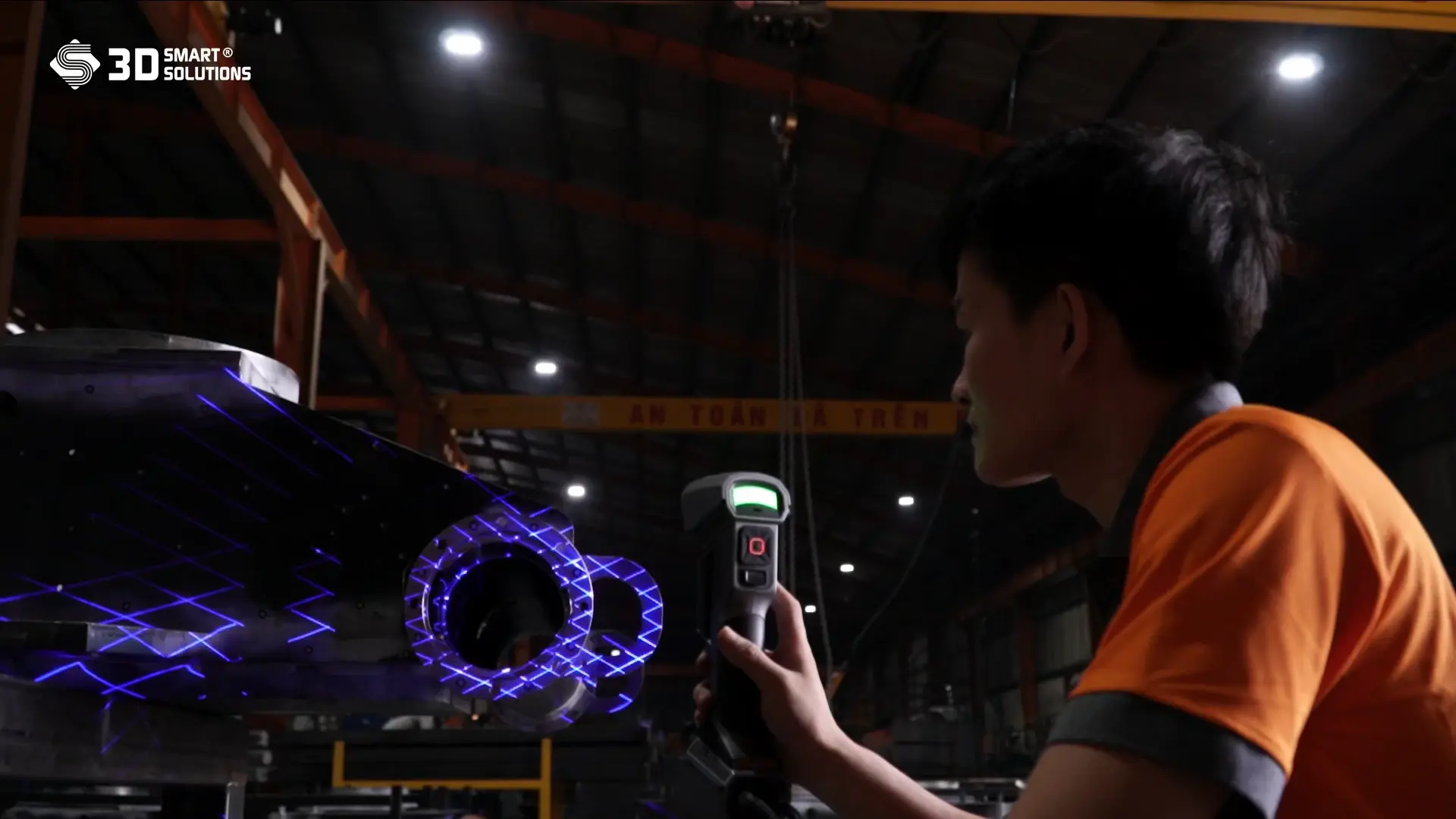 The member of QA department is scanning a large scale part(1)